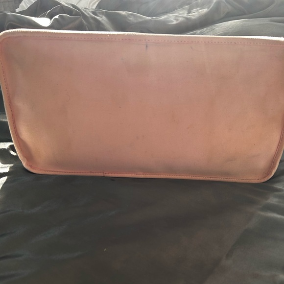 Louis Vuitton, 2022 - Picture 8 of 9